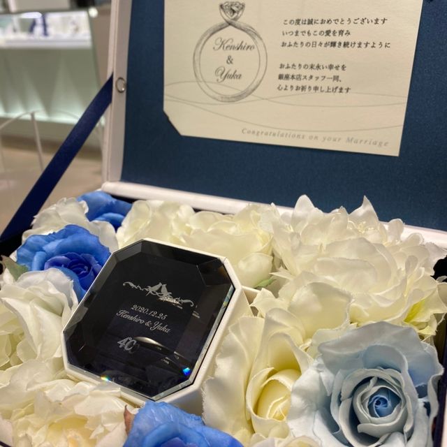 【4℃ BRIDAL(ヨンドシーブライダル)の口コミ】 2人が気に入ったデザインが良かったので、いろんな形やデザインを見せても…