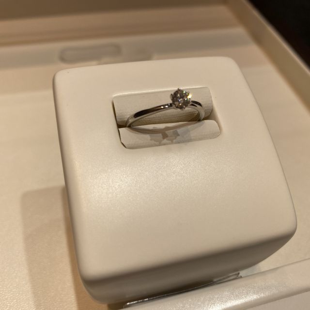 【俄(にわか)の口コミ】 指輪にウェーブがかかっており、私の小さい指でも指が綺麗に見えることが…