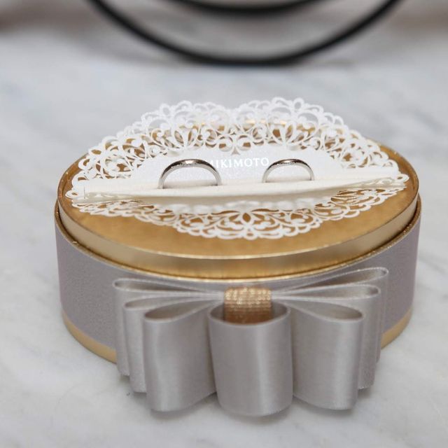 【MIKIMOTO(ミキモト)の口コミ】 こちらの結婚指輪は、サイズが異なるだけで夫婦まったく同じデザインです…