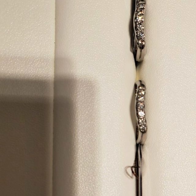 【MIKIMOTO(ミキモト)の口コミ】 ダイヤモンドが7粒ついています。ダイヤモンドはやや小さめですが、輝きは…