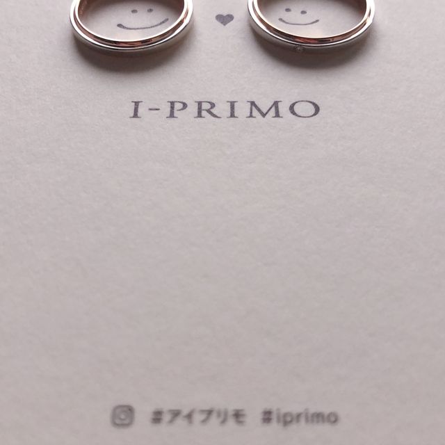 【アイプリモ(I-PRIMO)の口コミ】 指輪のデザインがシンプルで真ん中にさりげなくダイヤが付いてるところが…