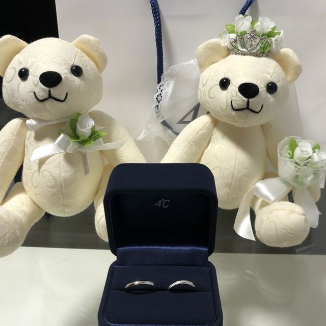 【4℃ BRIDAL(ヨンドシーブライダル)の口コミ】 指輪のデザインや、ダイヤのグレードアップなど、色々な特典があった。ま…