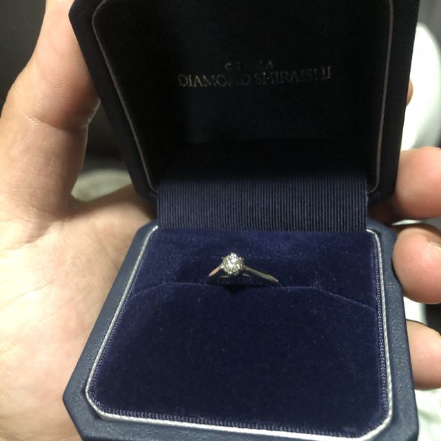 【銀座ダイヤモンドシライシの口コミ】 婚約指輪を選ぶ際、ダイヤモンドの品質に特にこだわりました。ダイヤモン…