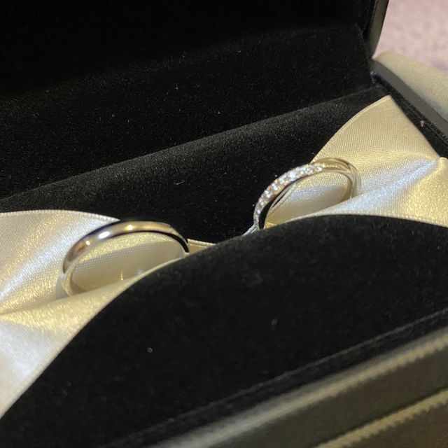 【エクセルコダイヤモンド(EXELCO DIAMOND)の口コミ】 デザインについて

斜めにダイヤが入っているため、どの角度からもつける…