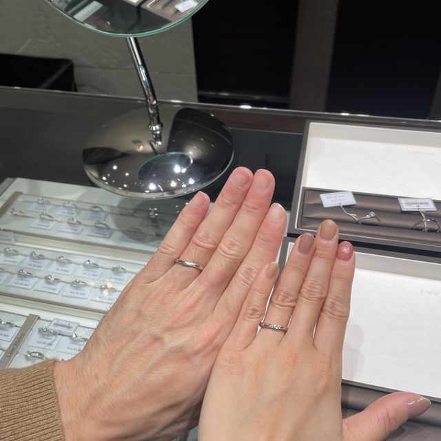 【アイプリモ(I-PRIMO)の口コミ】 女性のデザインも細すぎず、絶妙なウェーブデザインで長く愛用できると感…