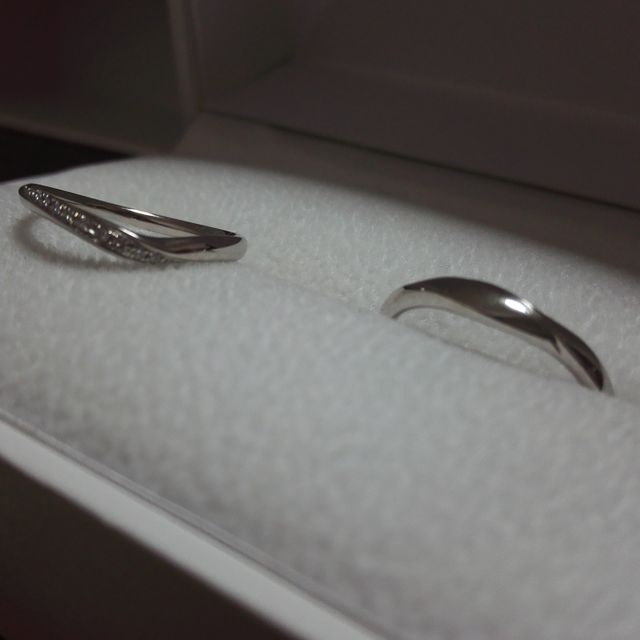 【Mariage ent(マリアージュエント)の口コミ】 婚約指輪と合うデザインにしました。セットのものもあったのですが、それ…