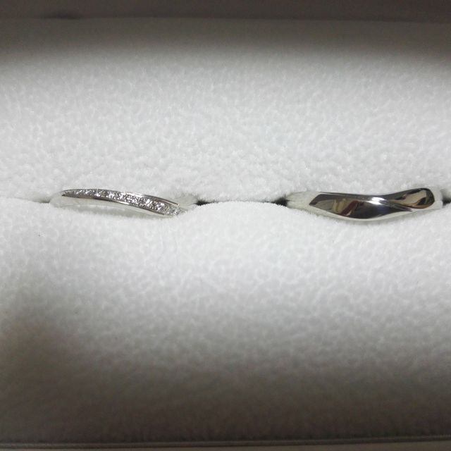 【Mariage ent(マリアージュエント)の口コミ】 婚約指輪と合うデザインにしました。セットのものもあったのですが、それ…