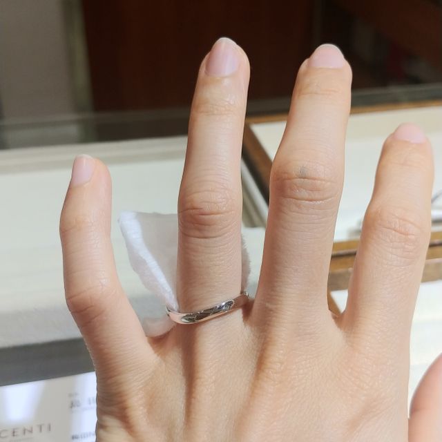 【TRECENTI(トレセンテ)の口コミ】 Ｓ字なので、手が小さく指の短い私でも、比較的すらっと見えるのが気に入…