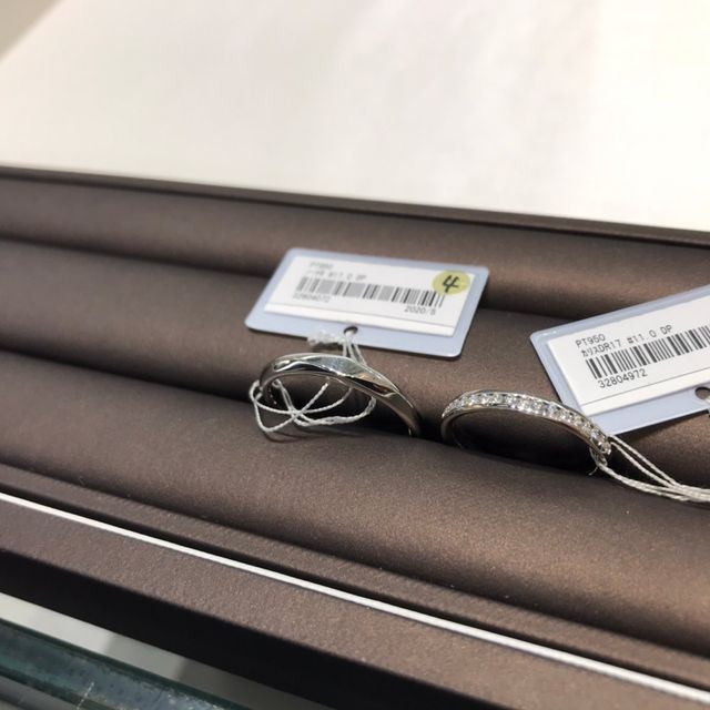 【アイプリモ(I-PRIMO)の口コミ】 左のリングは独特なカットでシンプルながらも存在感があります。右のリン…