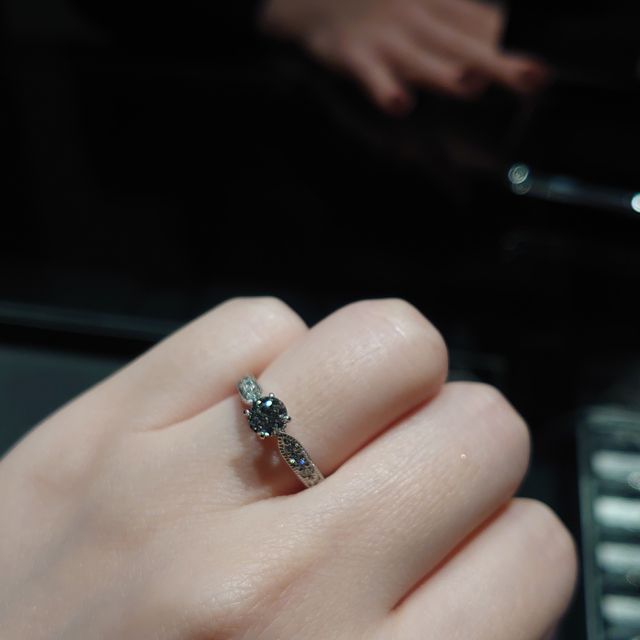 【エクセルコダイヤモンド(EXELCO DIAMOND)の口コミ】 少し華やかな印象に憧れていたので、まわりにダイヤが着いているパヴェタ…