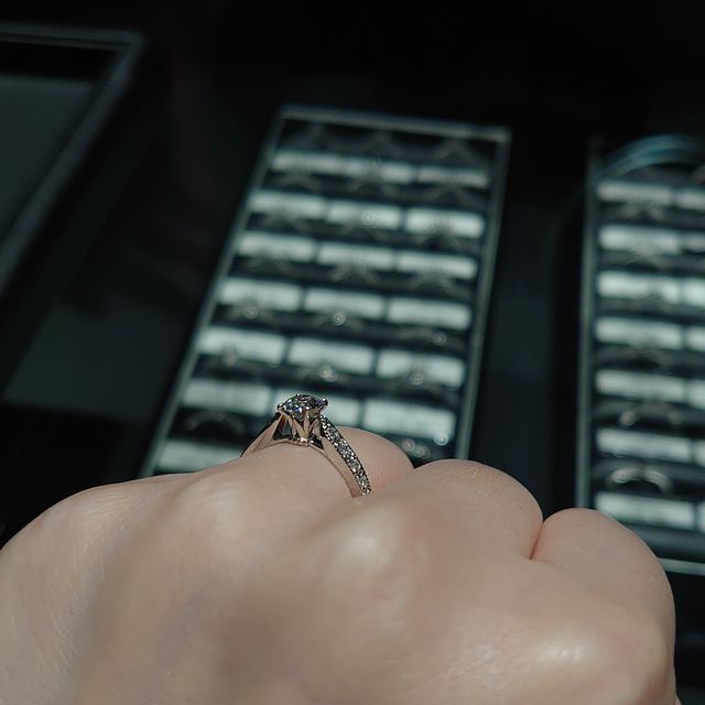 【エクセルコダイヤモンド(EXELCO DIAMOND)の口コミ】 少し華やかな印象に憧れていたので、まわりにダイヤが着いているパヴェタ…