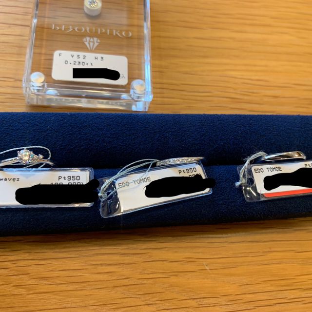 【Flowaves(フロウェーブス)の口コミ】 担当の方におすすめのデザインとして持ってきてもらった指輪がこちらのブ…