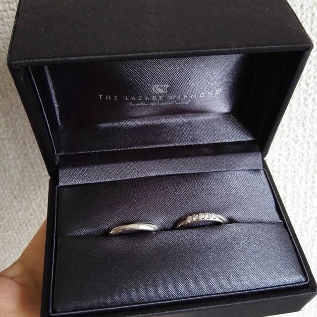 【ラザール ダイヤモンド(LAZARE DIAMOND)の口コミ】 一生に一度の指輪なので
クオリティにこだわりました。

年をとると指が細…