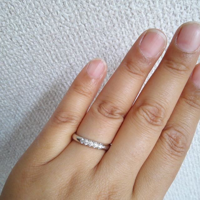 【ラザール ダイヤモンド(LAZARE DIAMOND)の口コミ】 一生に一度の指輪なので
クオリティにこだわりました。

年をとると指が細…