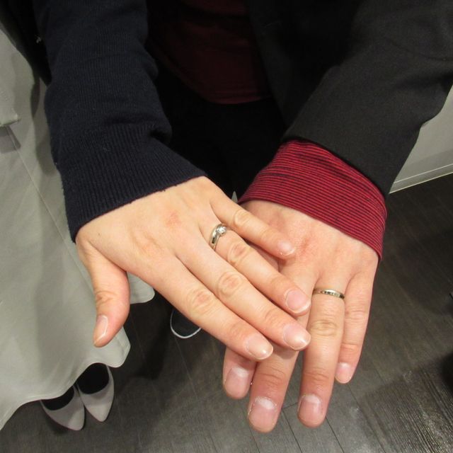 【輪-RIN-の口コミ】 余り他の人が身につけてないゴールドタイプにしました。主張し過ぎず、し…