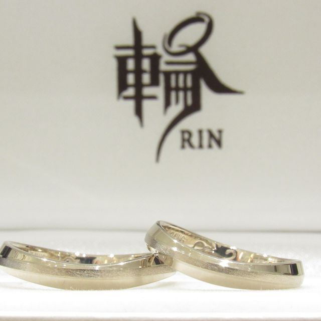 【輪-RIN-の口コミ】 余り他の人が身につけてないゴールドタイプにしました。主張し過ぎず、し…