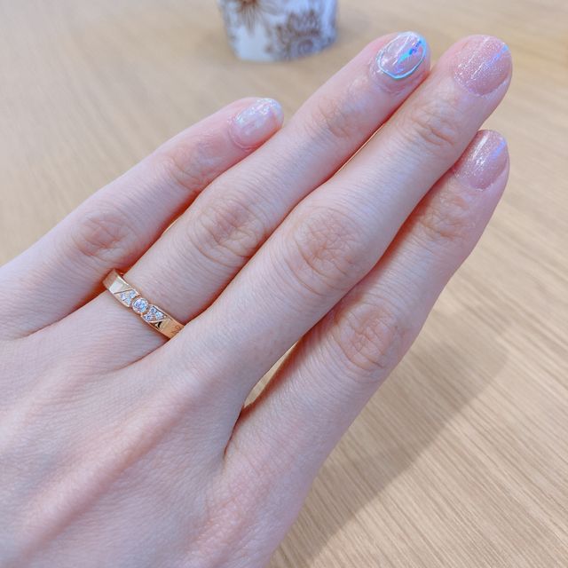 【ヴァン クリーフ＆アーペル(Van Cleef & Arpels)の口コミ】 彼とお揃いのプラチナ、ヴァンクリーフのロゴ(旧書体)が可愛くて迷ってい…