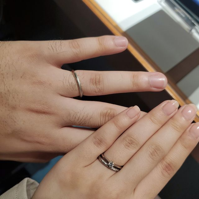 【銀座ダイヤモンドシライシの口コミ】 担当スタッフ様が私達に似合うだろうとオススメの指輪を試着させていただ…