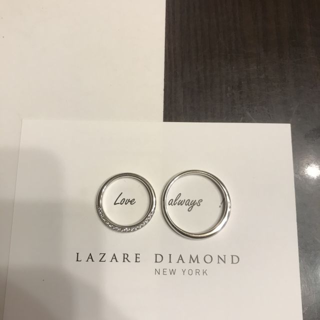 【ラザール ダイヤモンド(LAZARE DIAMOND)の口コミ】 最初シンプルな指輪を選んでいましたが、結婚指輪の中でも1番高いダイヤが…