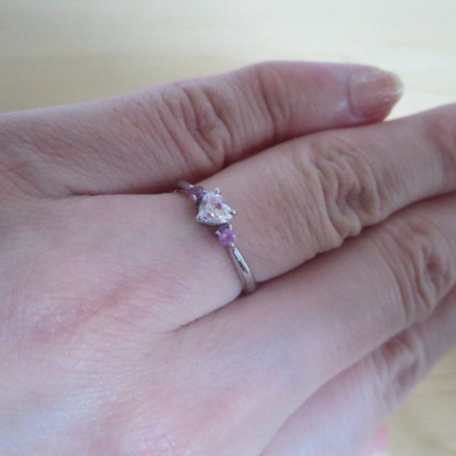 【アンジェリックフォセッテ(Angelique Fossette)の口コミ】 ダイヤの形等デザインに関しては、店頭のサンプルや他の口コミサイトを見…