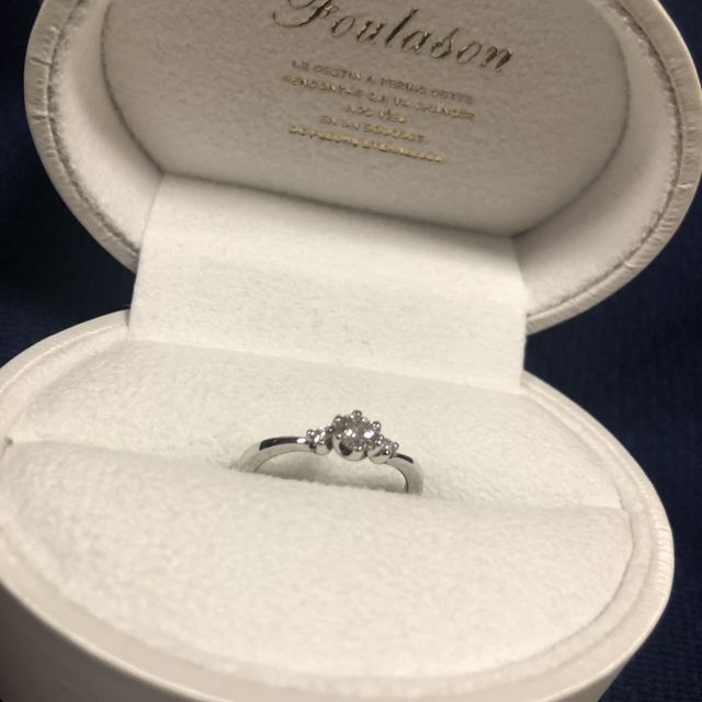 【Foulason(フレゾン)の口コミ】 V字型のリングを希望しており、様々なブランドの試着を行いました。つけ比…