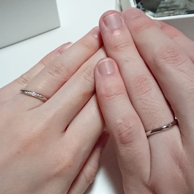 【4℃ BRIDAL(ヨンドシーブライダル)の口コミ】 デザインがまず好みでした。
またウェーブもちょうどいい感じで、つけた時…