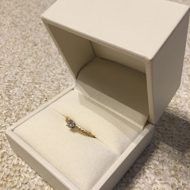 【RosettE(ロゼット)の口コミ】 ・マリッジと重ね付けした時にエンゲージが映える物
・アンティーク調のも…