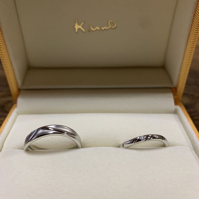 【ケイウノ ブライダル(K.UNO BRIDAL)の口コミ】 一生つけるのでお互いに納得したものが良いと、既製品も見ながら相談を重…