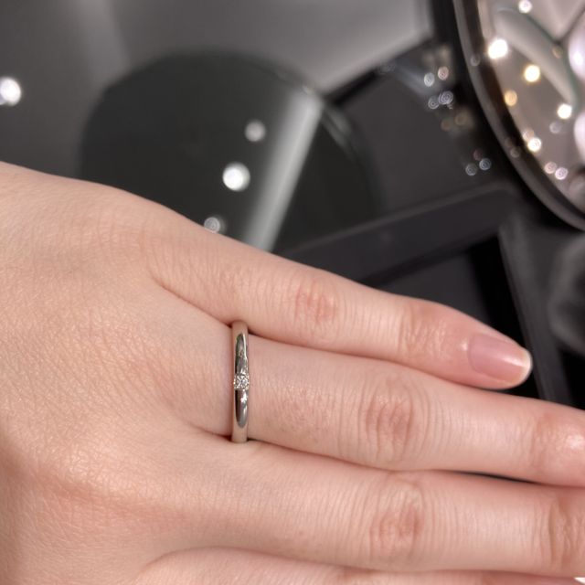 【ラザール ダイヤモンド(LAZARE DIAMOND)の口コミ】 元々シンプルな１石のダイヤ入りの指輪を探してました
決め手になったのは…