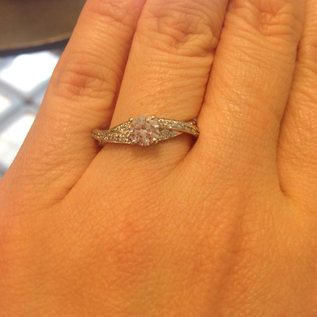 【WATANABE / 卸商社直営　渡辺の口コミ】 他ではこれだけのカラットのダイヤは全然手の届かないお値段でしたが、卸…