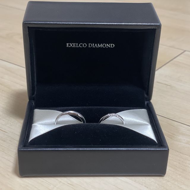 【エクセルコダイヤモンド(EXELCO DIAMOND)の口コミ】 指輪のデザインがシンプルだが、少し個性のあるものがよくて選びました。…