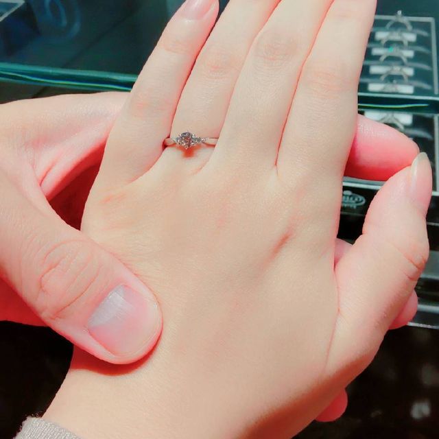 【エクセルコダイヤモンド(EXELCO DIAMOND)の口コミ】 リングフェアで購入しました。当初は他ブランドで検討する予定でしたが、…