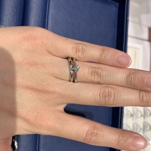 【銀座ダイヤモンドシライシの口コミ】 ダイヤモンドをプロポーズ時に受け取っていたので、婚約指輪を選びに2人で…