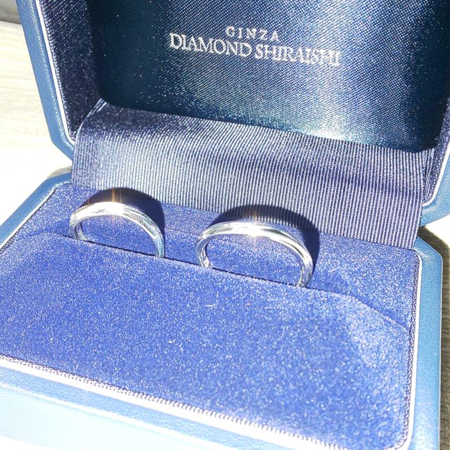 【銀座ダイヤモンドシライシの口コミ】 お気に入りのデザインです。
価格もお手頃でした。
内側にはネームの刻印…