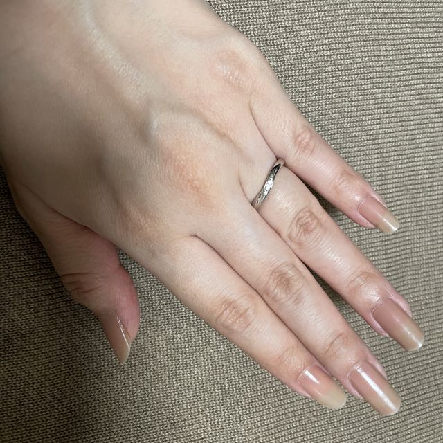 【銀座ダイヤモンドシライシの口コミ】 大きい石が一個ついたものでストレートデザインをイメージしてお店へ見に…