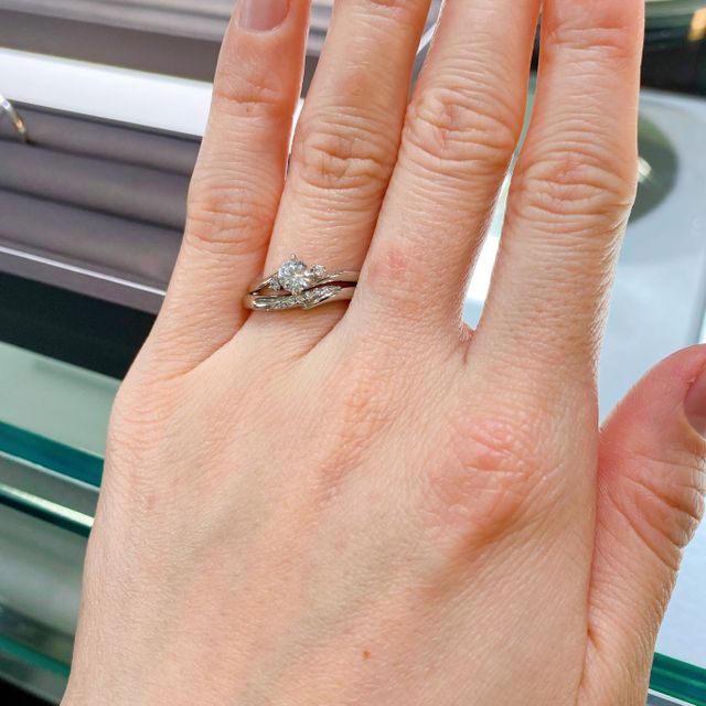 【アイプリモ(I-PRIMO)の口コミ】 存在感のあるリングで、何年もつけられるリングだと思いました。
婚約指輪…