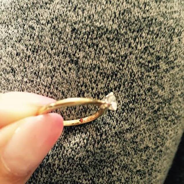 【銀座ダイヤモンドシライシの口コミ】 もともとシンプルで嫌みがないものを探していました。
0.267カラットと大…