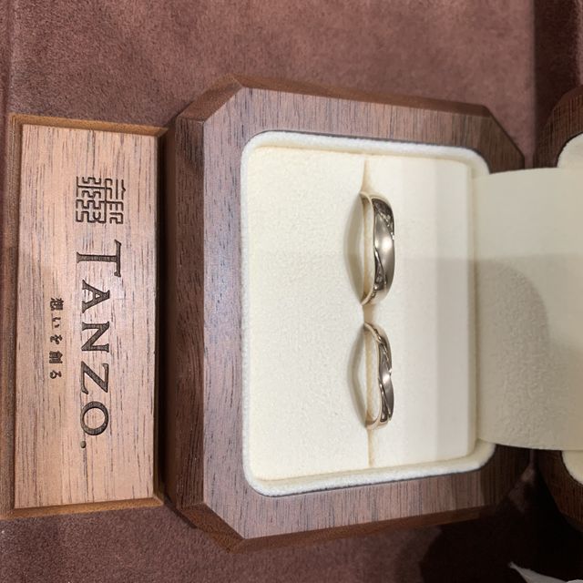 【TANZO.(鍛造指輪)の口コミ】 指輪のデザインは自分達で1から決めることもでき指輪の色や加工方法も豊富…