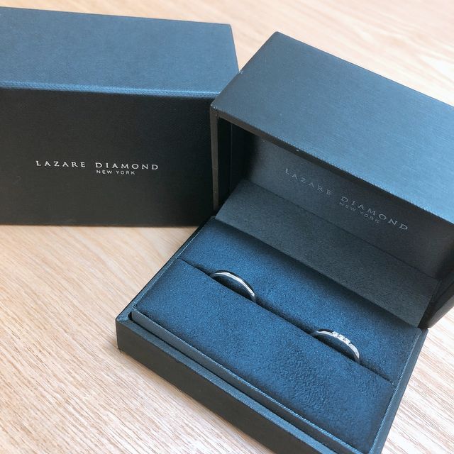 【ラザール ダイヤモンド(LAZARE DIAMOND)の口コミ】 結婚指輪を探していました。こちらの製品はシンプルなデザインのモノが多…