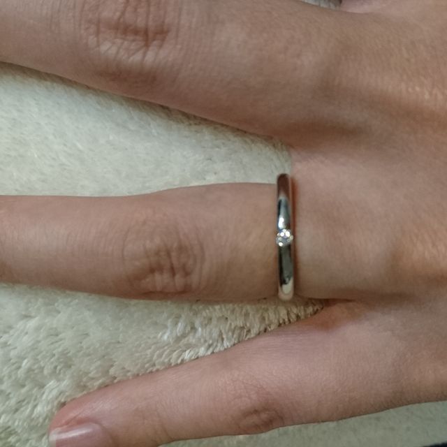 【ラザール ダイヤモンド(LAZARE DIAMOND)の口コミ】 鍛造リングを探しました。
指輪を見始めた頃は鋳造と鍛造の違いも良く分か…