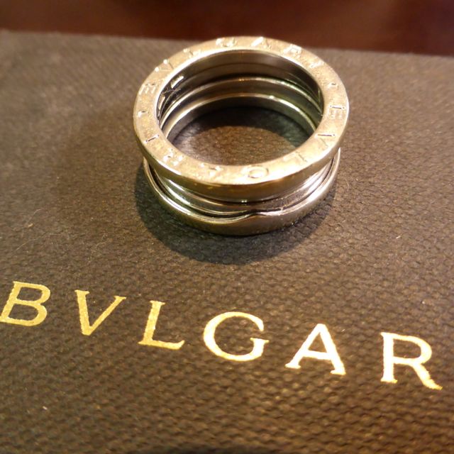 【ブルガリ(BVLGARI)の口コミ】 昔からあるデザインですが、昔からあこがれていました。
結婚指輪にしては…