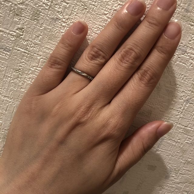 【アイプリモ(I-PRIMO)の口コミ】 シンプル過ぎず、華やか過ぎないもので、ひねりによって動きのあるデザイ…