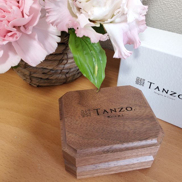 【TANZO.(鍛造指輪)の口コミ】 こちらで結婚指輪を購入した新郎の友人から紹介してもらい、店舗に伺いま…