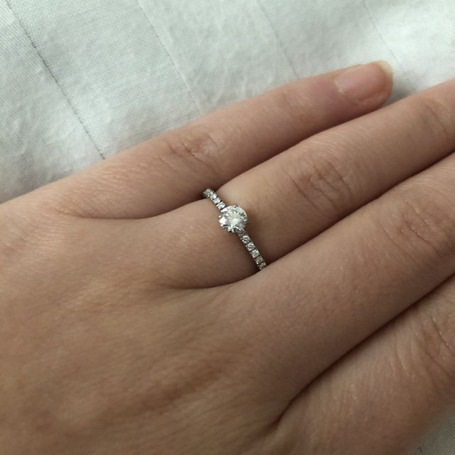 【カルティエ(Cartier)の口コミ】 【デザイン】どの角度から見てもキラキラで美しいです。ダイヤモンドの留…