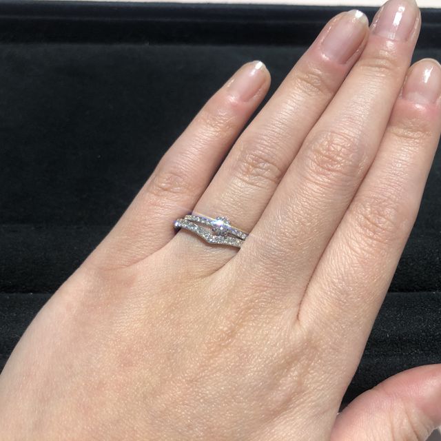 【TRECENTI(トレセンテ)の口コミ】 【デザイン】レールがなく、ダイヤが全面に輝くデザインです。留め具の配…