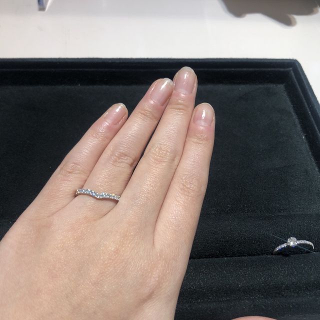 【TRECENTI(トレセンテ)の口コミ】 【デザイン】レールがなく、ダイヤが全面に輝くデザインです。留め具の配…