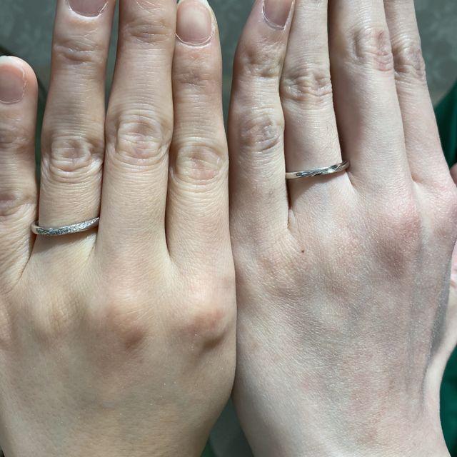 【TRECENTI(トレセンテ)の口コミ】 指輪のデザインが、ペアでメンズ、レディースとあったがデザインが違って…