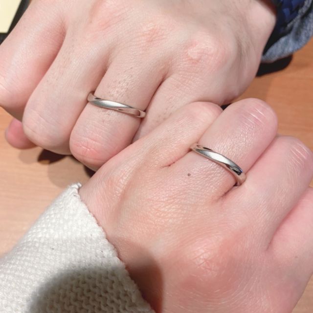 【4℃ BRIDAL(ヨンドシーブライダル)の口コミ】 つや消しのデザインの指輪は珍しく上品な質感だったので。
全体的にウェー…