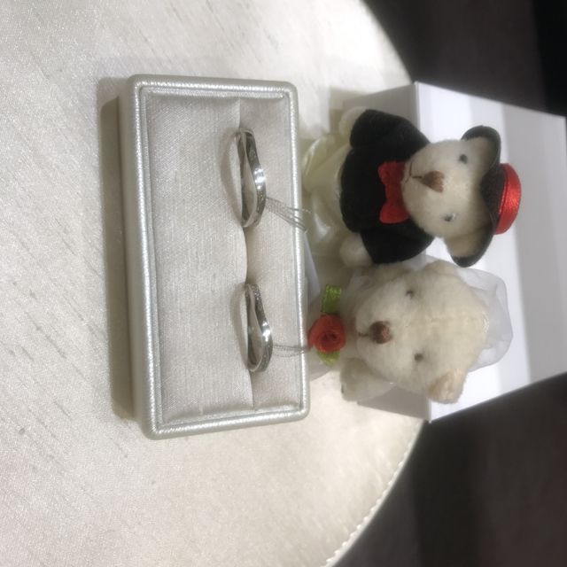 【TRECENTI(トレセンテ)の口コミ】 元々彼女が付ける指輪のサイドにダイヤが入っている指輪を探していて、そ…