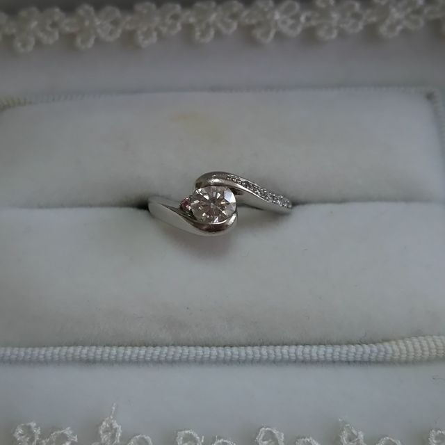 【アンジェリックフォセッテ(Angelique Fossette)の口コミ】 いくつか試着をさせていただき、自分の好み、指の長さ、形に合うものを探…